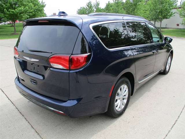 2017 Chrysler Pacifica Touring-L 4dr Mini-Van